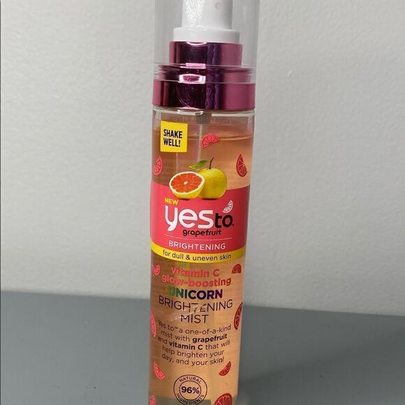 Yes to Grapefruit Vitamin C Glow Boosting Unicorn Brightening Mist 3.8 fl oz - Picture 1 of 2